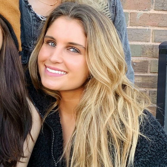 Meet your Posher, Elyssa - Picture 1 of 1